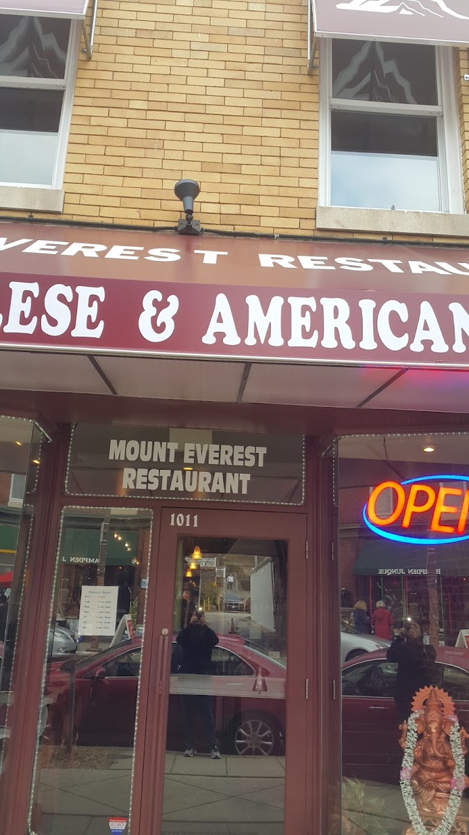 Mount Everest Restaurant And Bar - Hampden